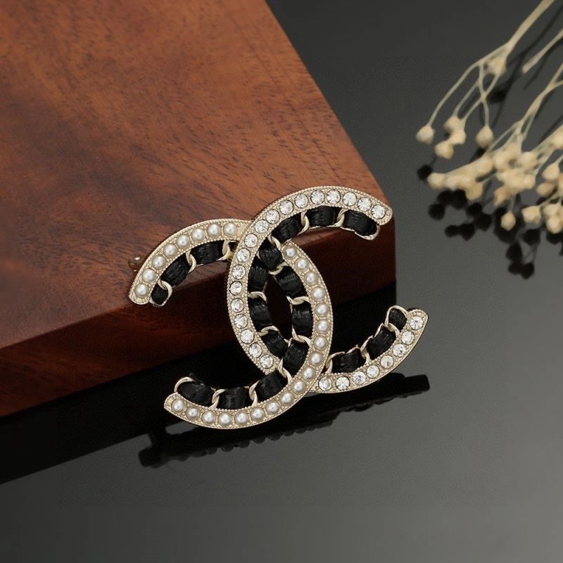 Chanel Brooches Casual 223110