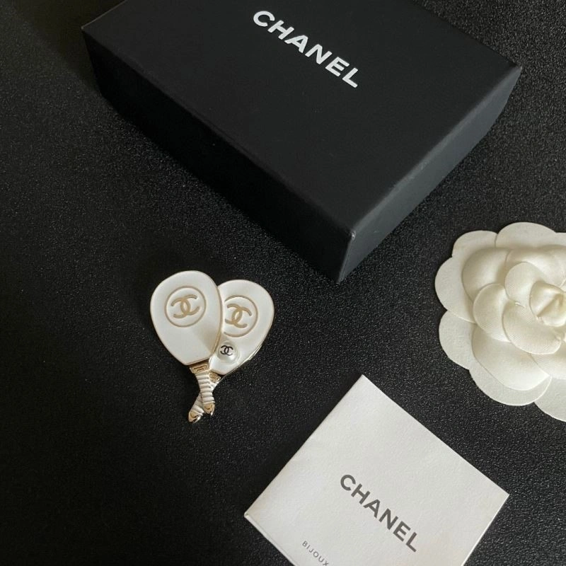 Colorful Chanel Brooches 223097