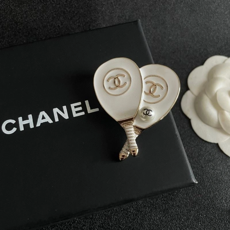 Colorful Chanel Brooches 223097