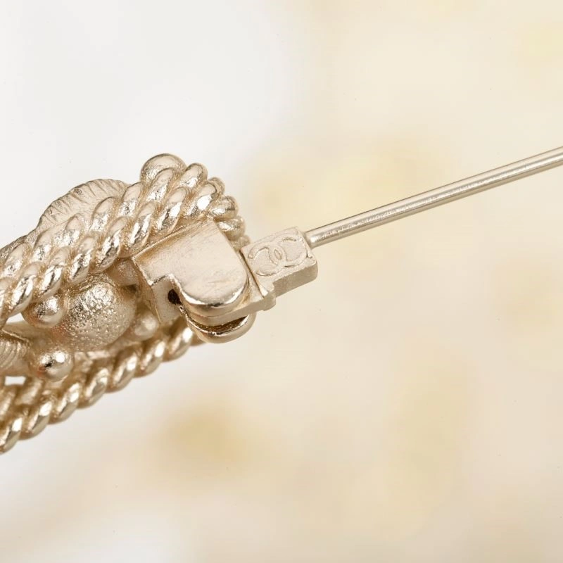 Chanel Brooches Comfortable 223105