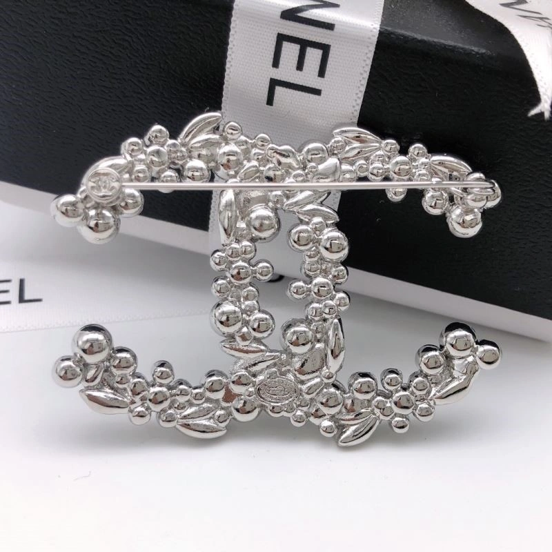 Minimalist Chanel Brooches 223088