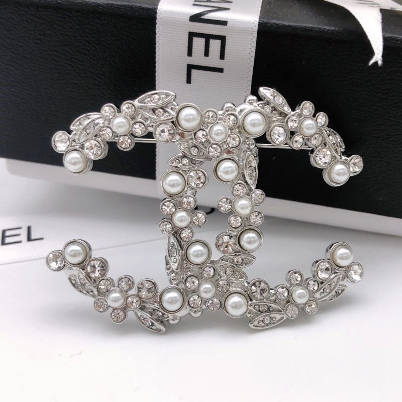 Minimalist Chanel Brooches 223088