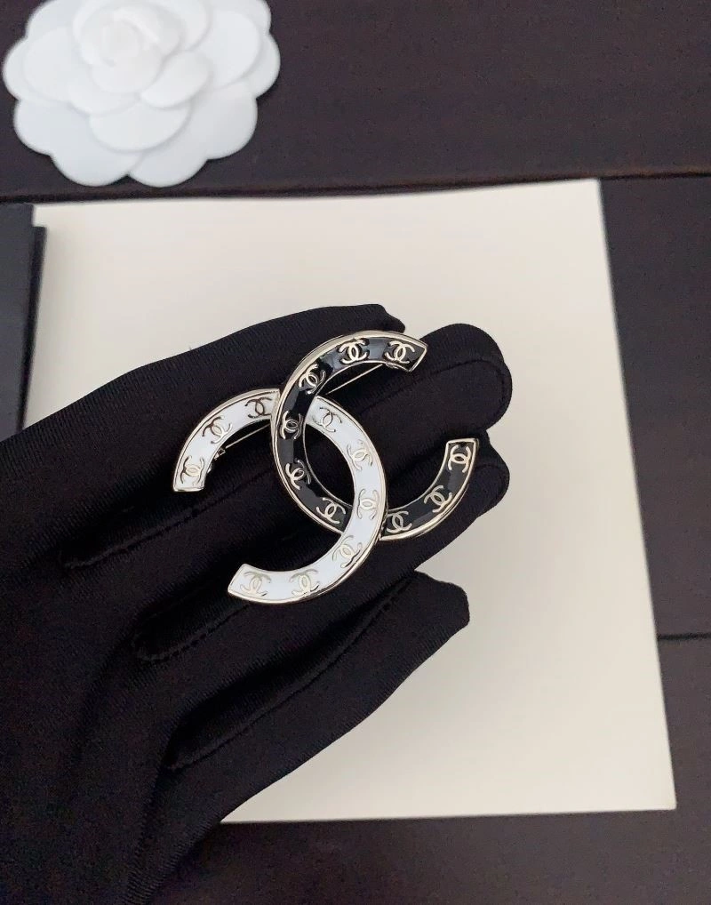 Chanel Brooches UrbanChic 223090