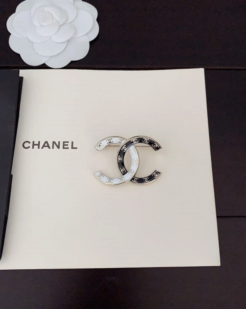 Chanel Brooches UrbanChic 223090