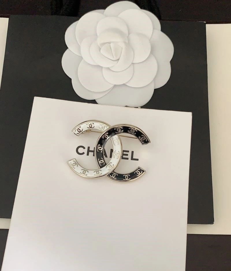 Chanel Brooches UrbanChic 223090
