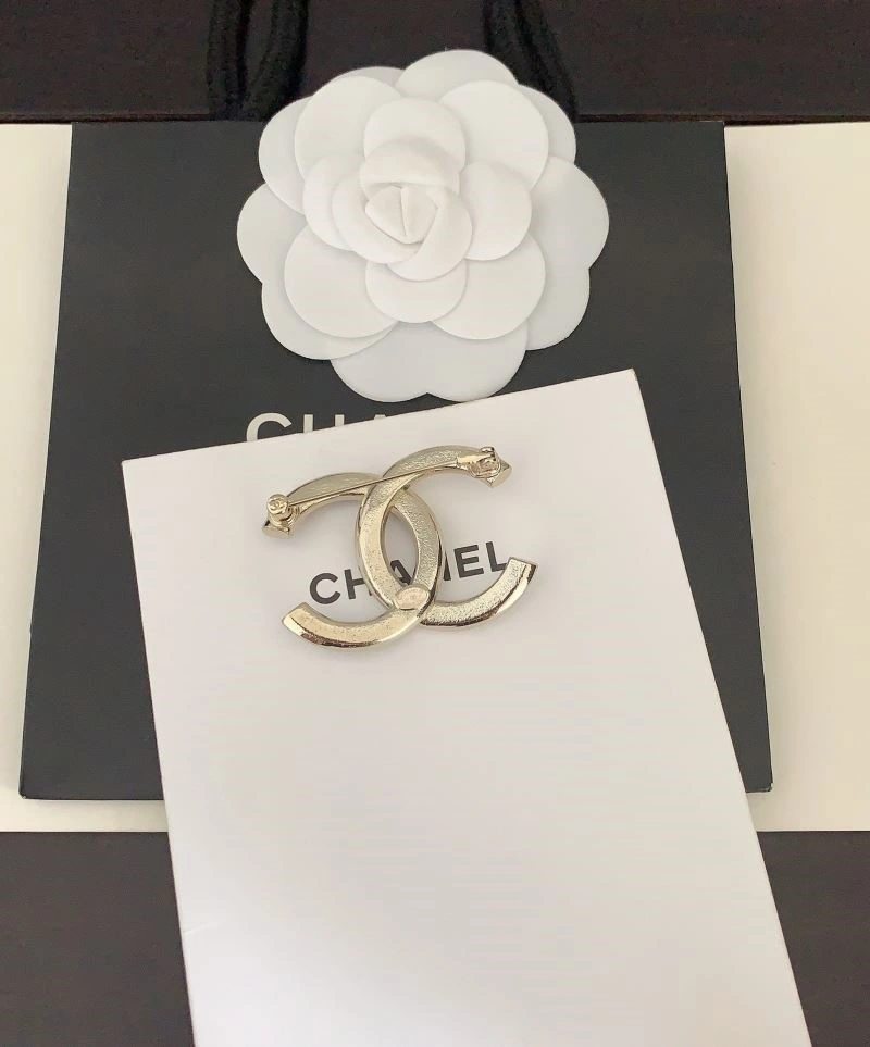 Chanel Brooches UrbanChic 223090