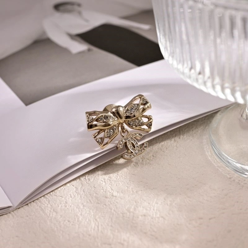 Chanel Brooches Snug 223098