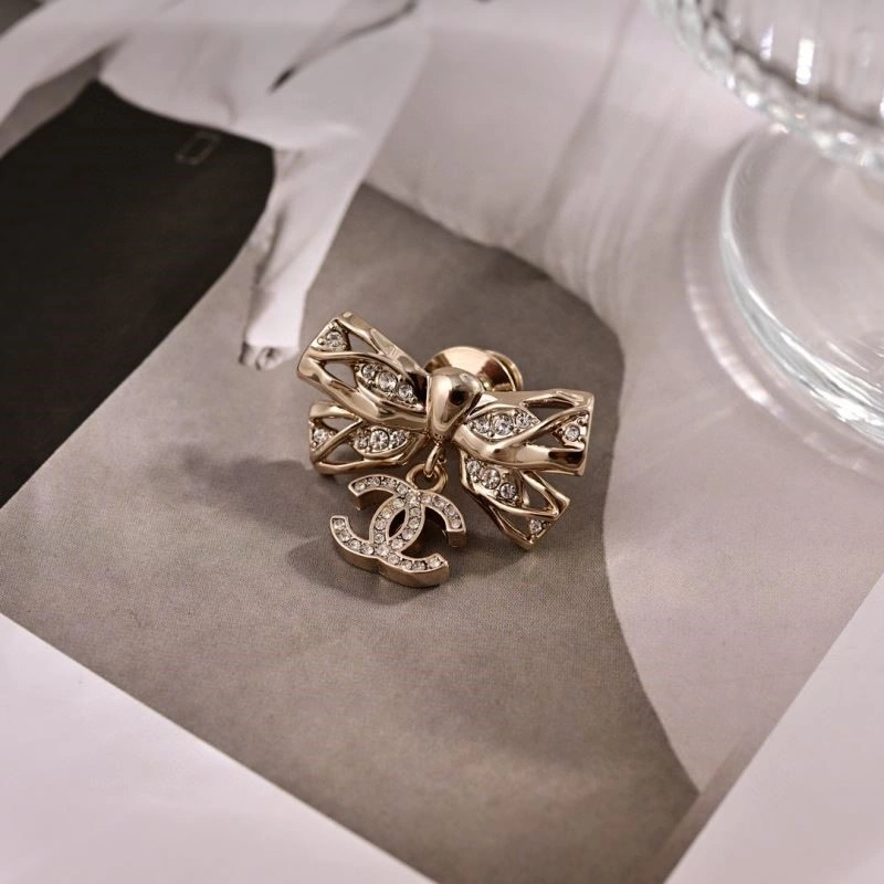 Chanel Brooches Snug 223098