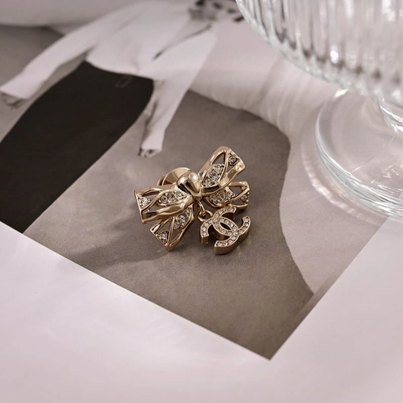 Chanel Brooches Snug 223098
