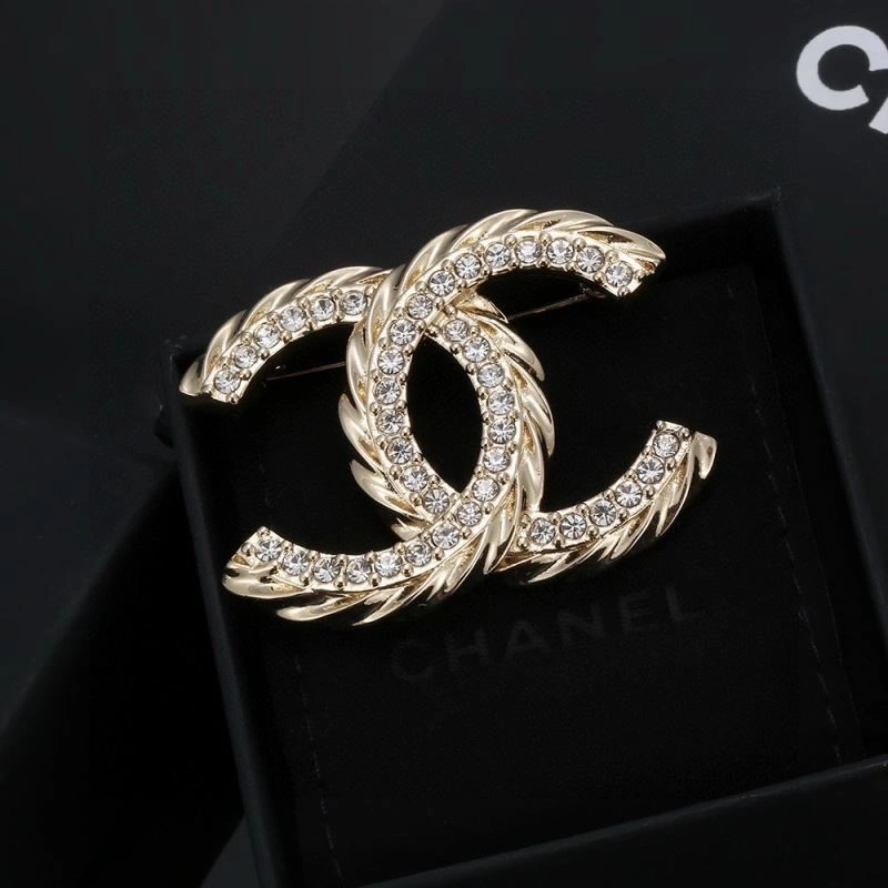 Lightweight Chanel Brooches 221938