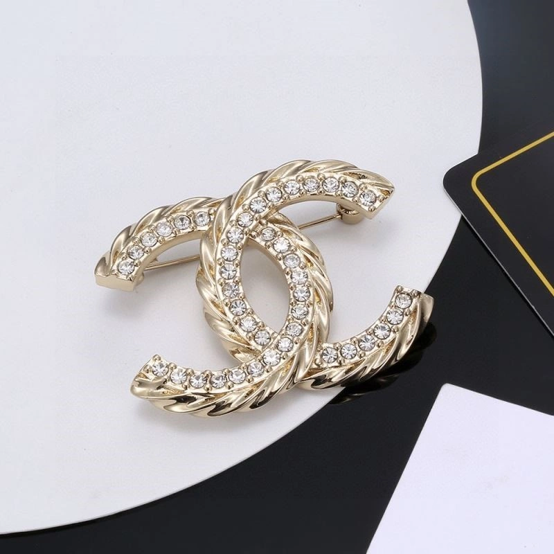 Lightweight Chanel Brooches 221938