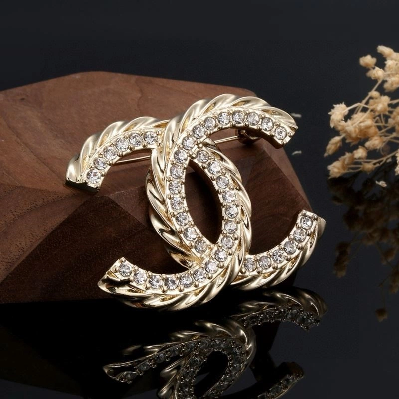 Lightweight Chanel Brooches 221938