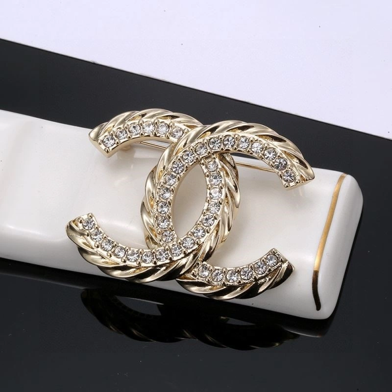 Lightweight Chanel Brooches 221938