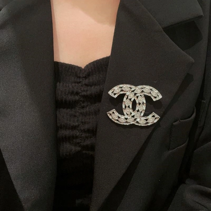 Flexible Chanel Brooches 221934