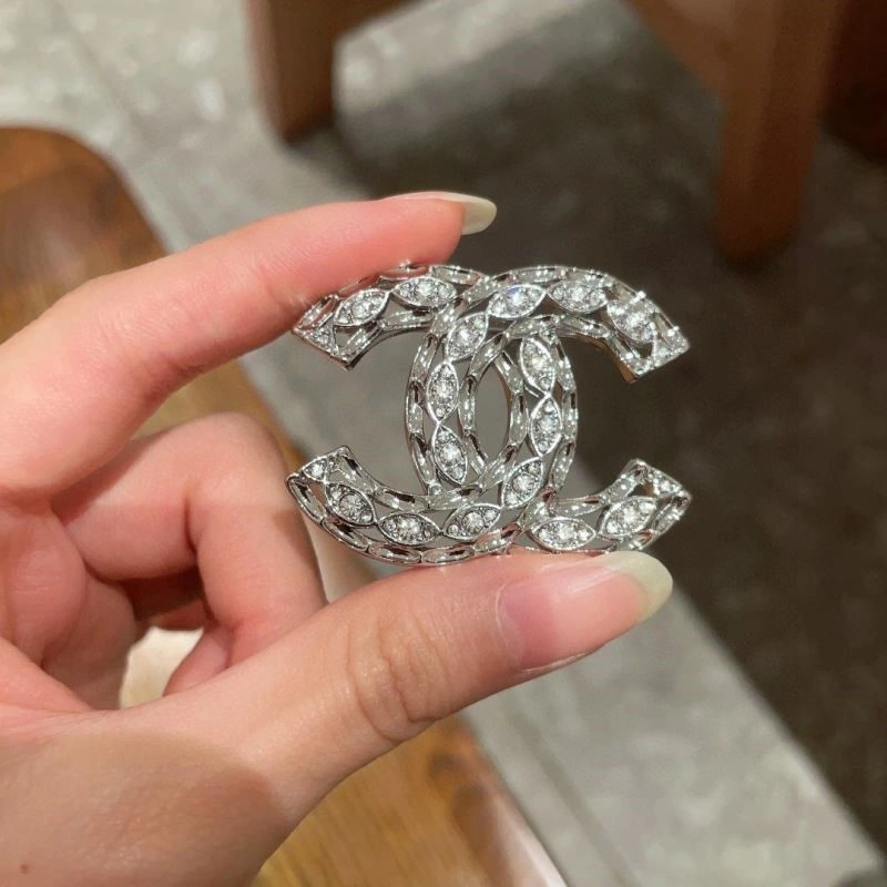 Flexible Chanel Brooches 221934