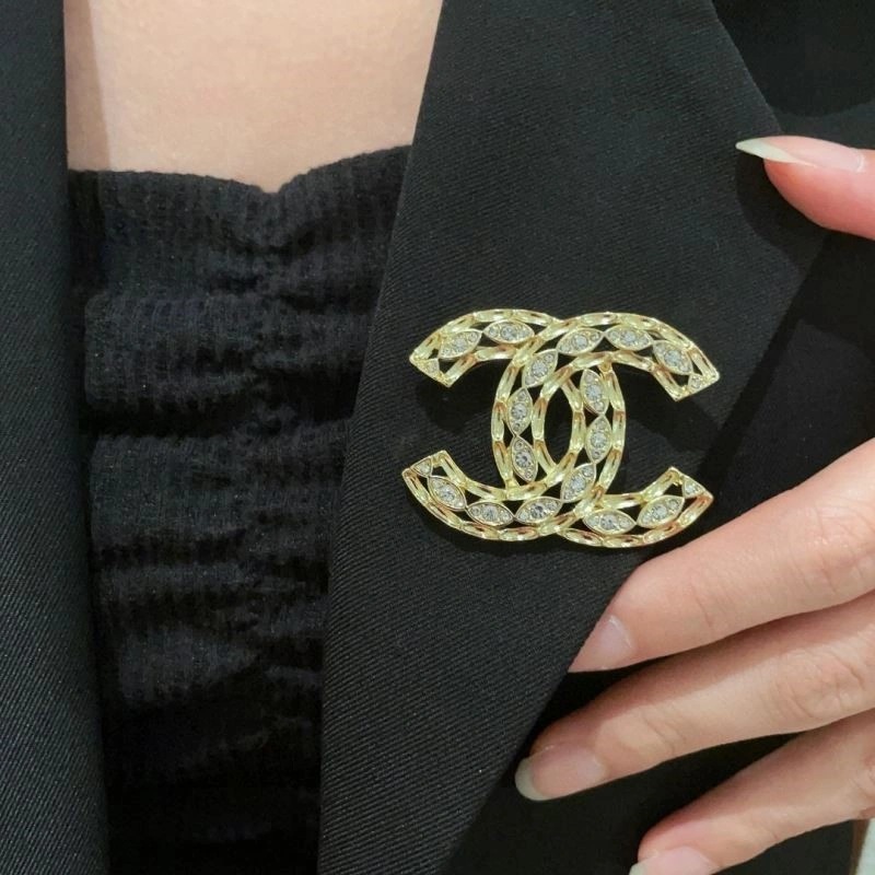 SoftTouch Chanel Brooches 221937