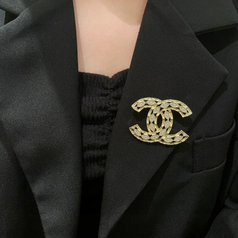 SoftTouch Chanel Brooches 221937