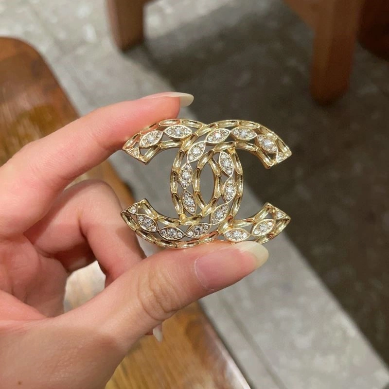 SoftTouch Chanel Brooches 221937