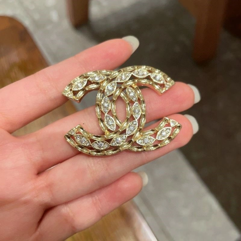 SoftTouch Chanel Brooches 221937