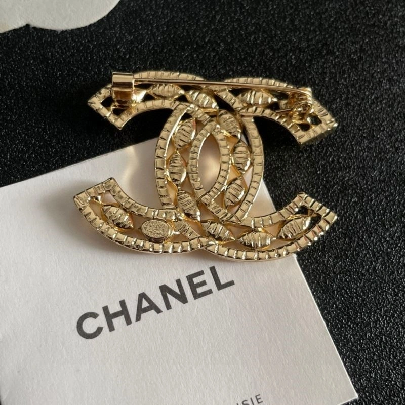 SoftTouch Chanel Brooches 221937