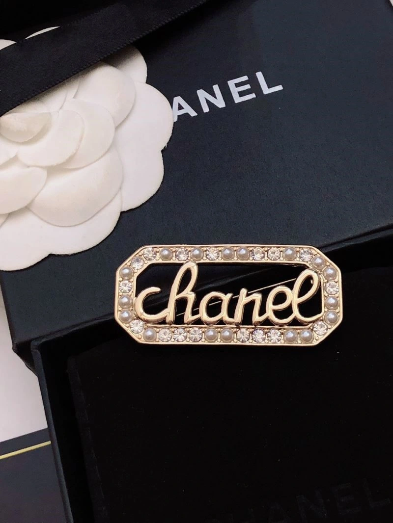 Chanel Brooches Cozy 221924