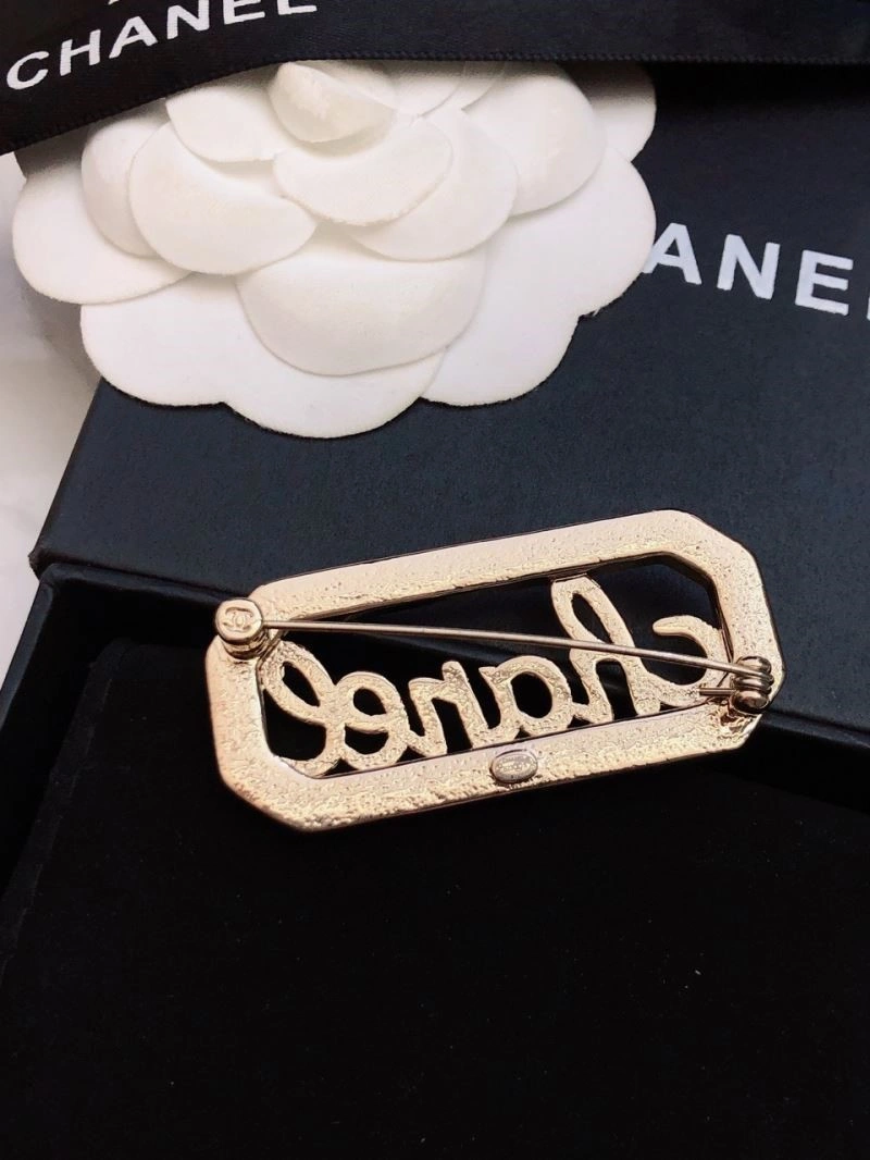 Chanel Brooches Cozy 221924