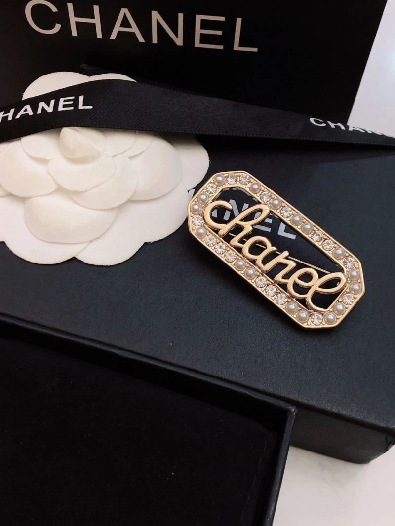 Chanel Brooches Cozy 221924