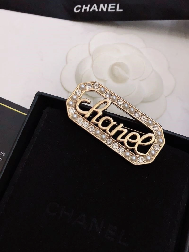 Chanel Brooches Cozy 221924