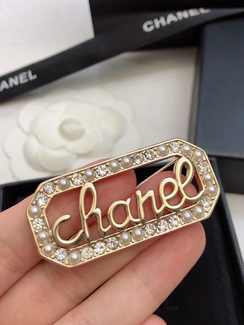 Chanel Brooches Cozy 221924