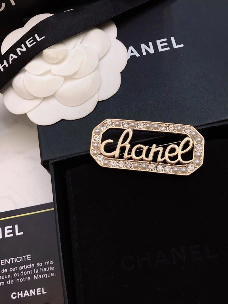 Chanel Brooches Cozy 221924