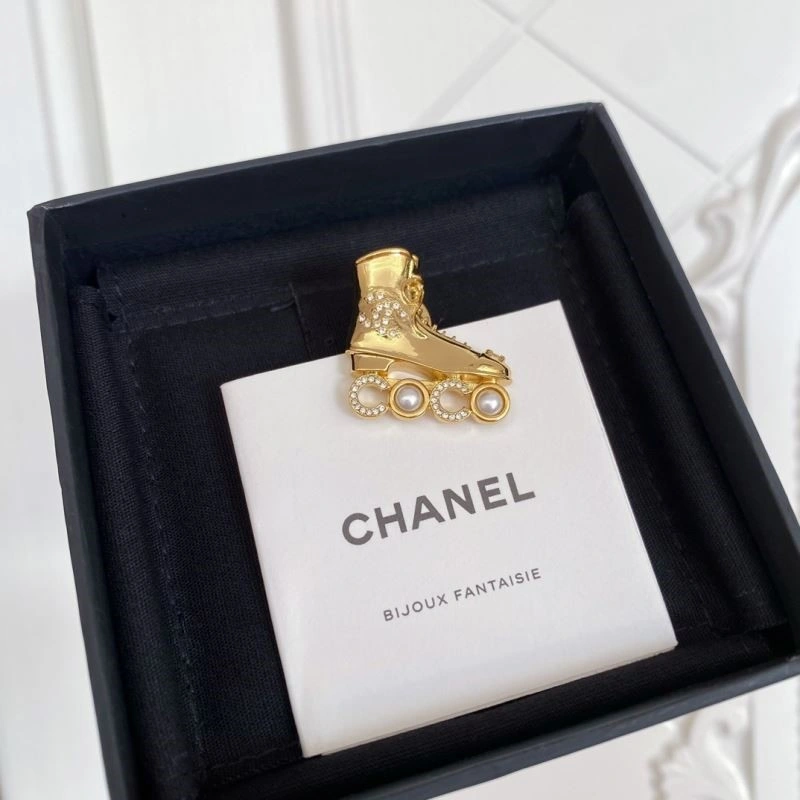 Seasonal Chanel Brooches 221930