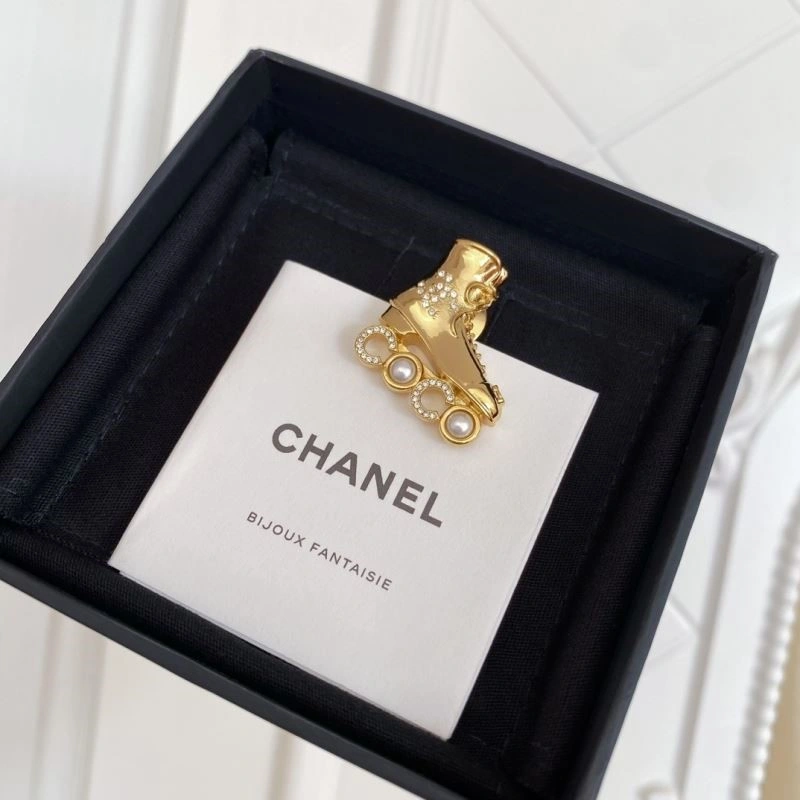 Seasonal Chanel Brooches 221930