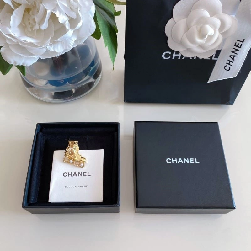Seasonal Chanel Brooches 221930