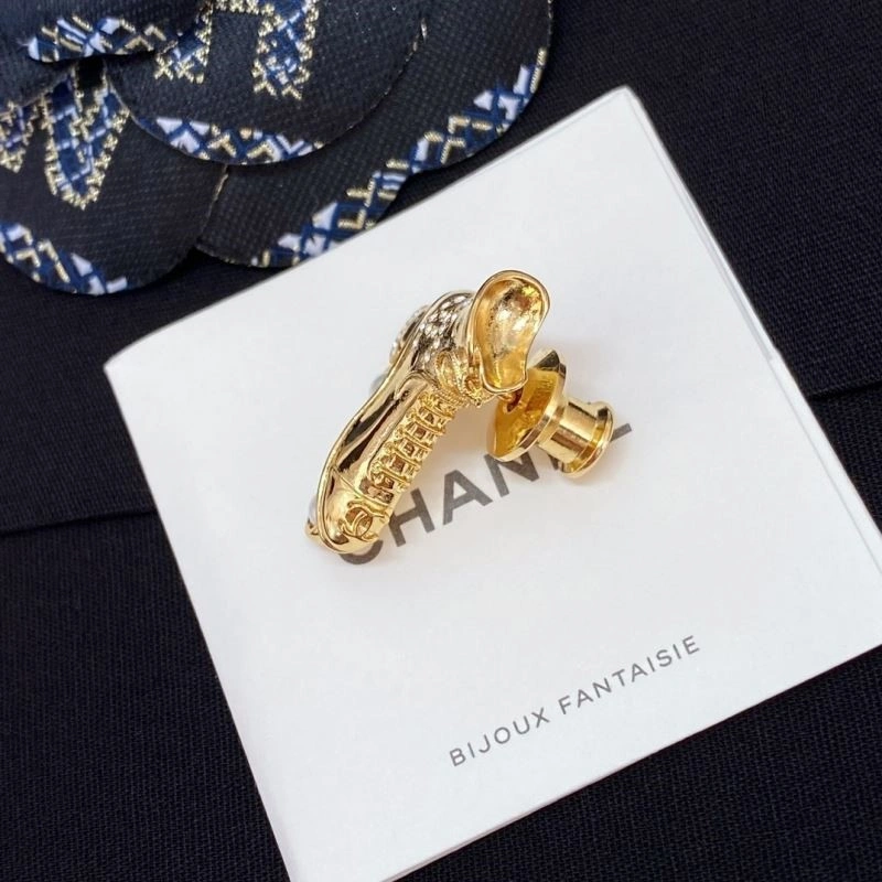 Seasonal Chanel Brooches 221930
