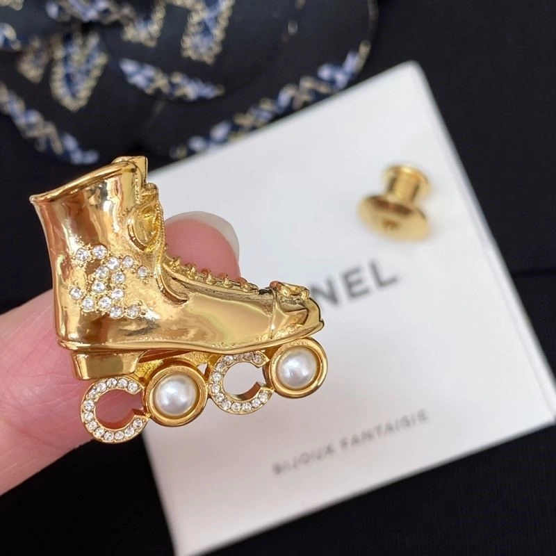 Seasonal Chanel Brooches 221930
