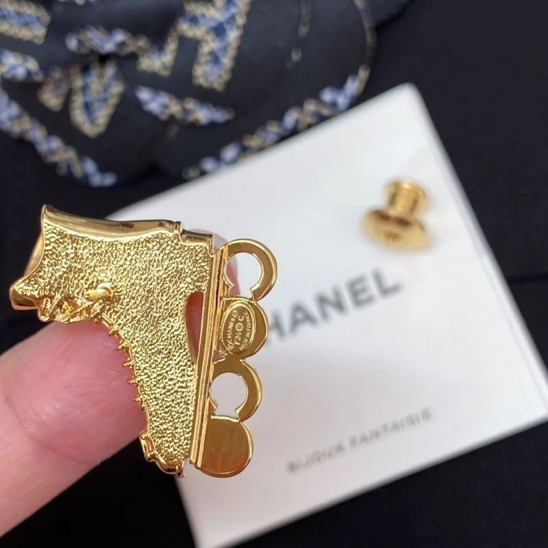 Seasonal Chanel Brooches 221930