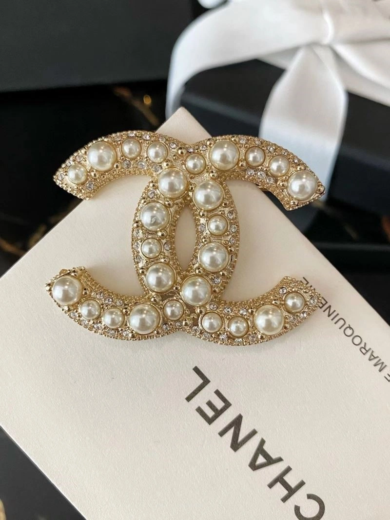 Colorful Chanel Brooches 221922