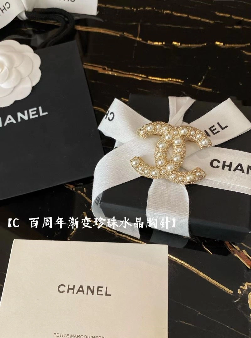 Colorful Chanel Brooches 221922