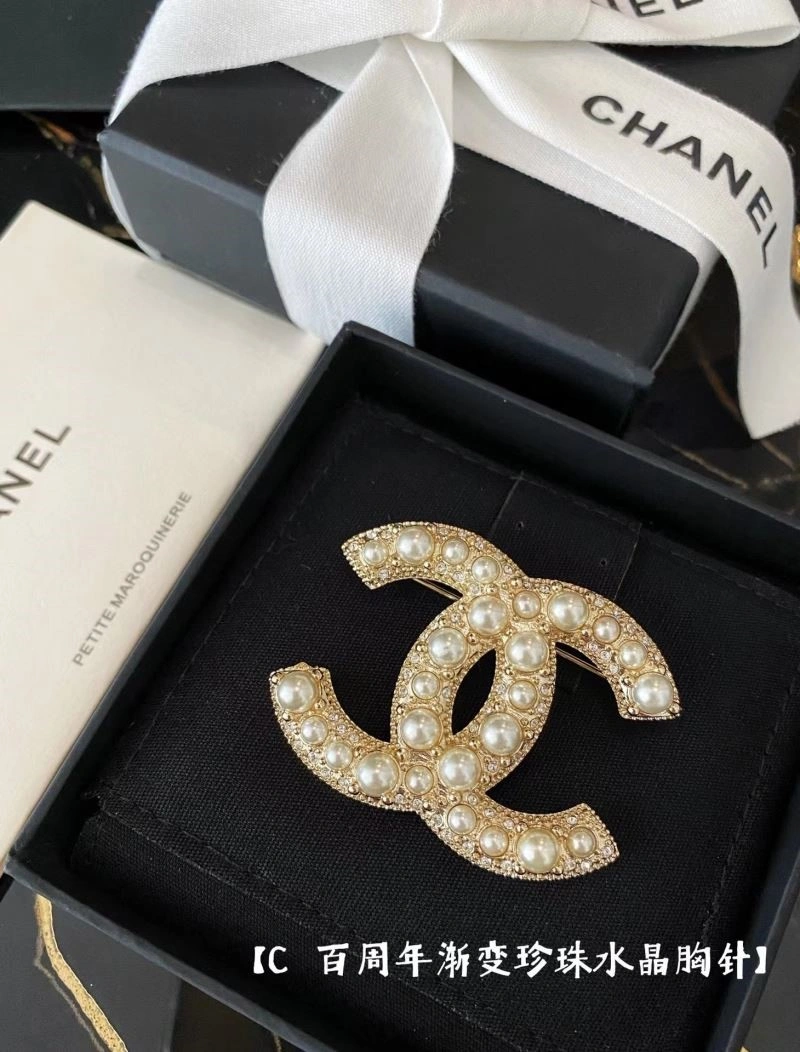 Colorful Chanel Brooches 221922