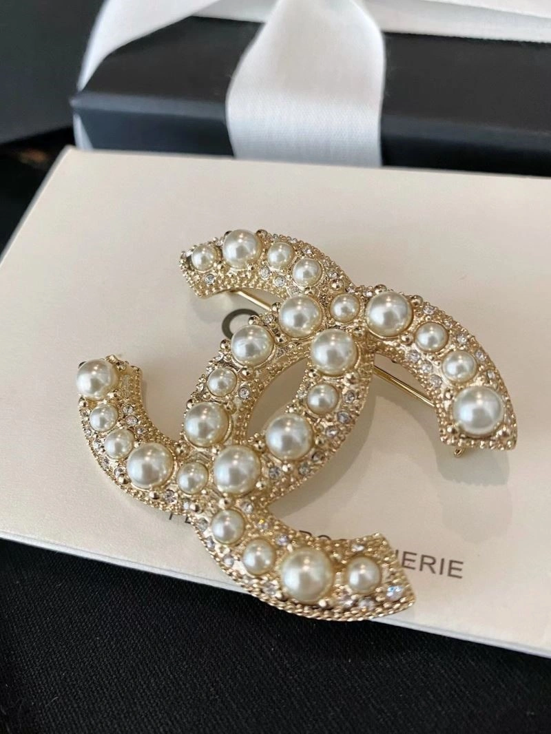 Colorful Chanel Brooches 221922