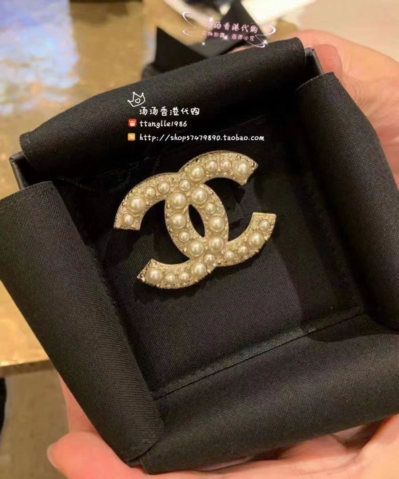 Colorful Chanel Brooches 221922