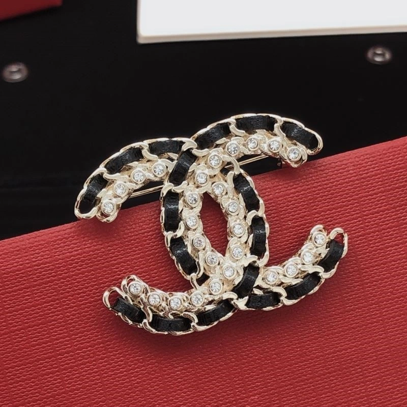 TravelReady Chanel Brooches 221921