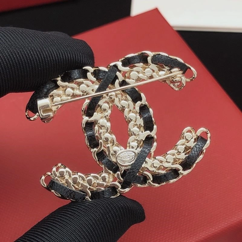 TravelReady Chanel Brooches 221921