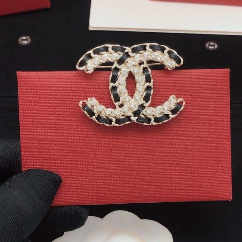 TravelReady Chanel Brooches 221921