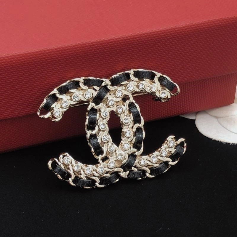 TravelReady Chanel Brooches 221921