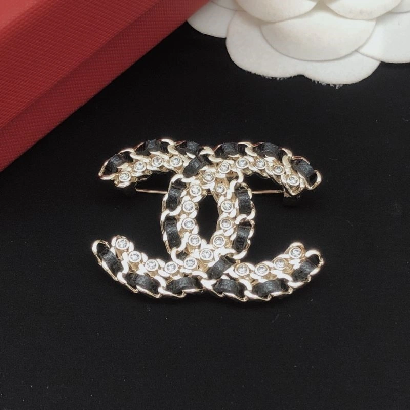TravelReady Chanel Brooches 221921
