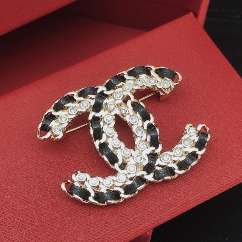 TravelReady Chanel Brooches 221921