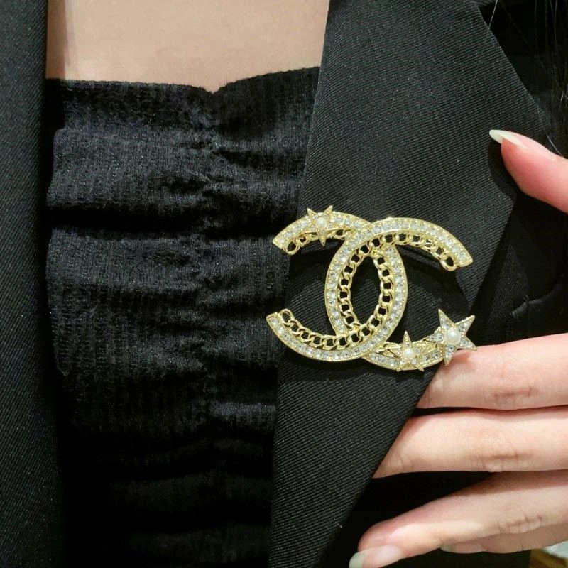 Vibrant Chanel Brooches 221920
