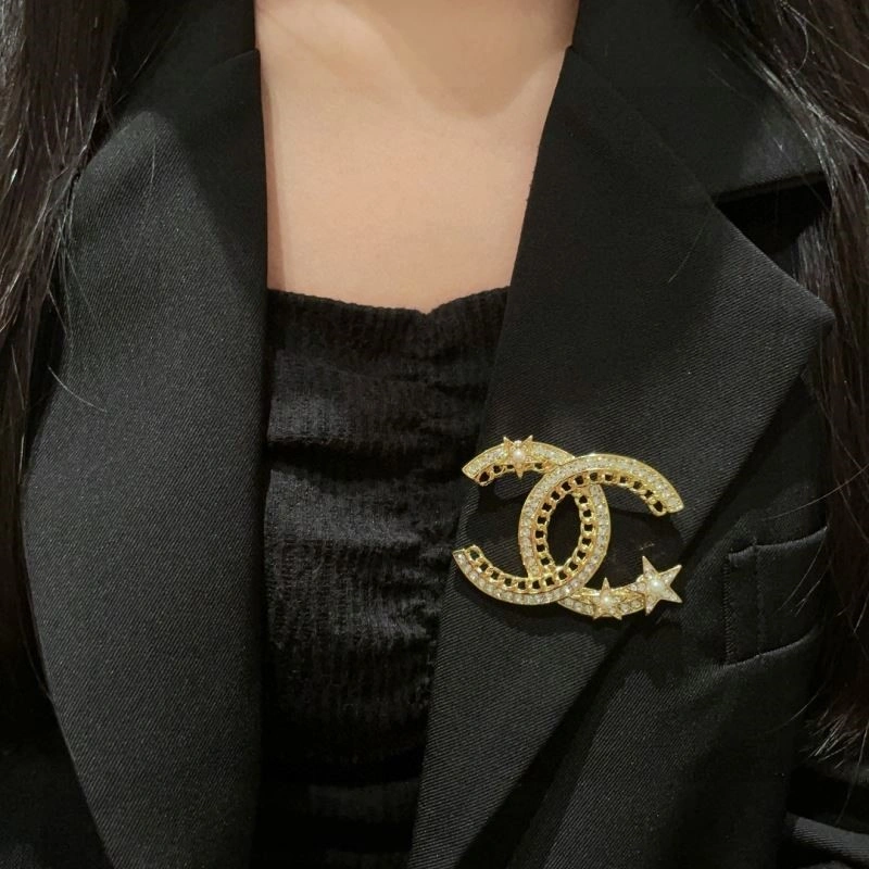 Vibrant Chanel Brooches 221920
