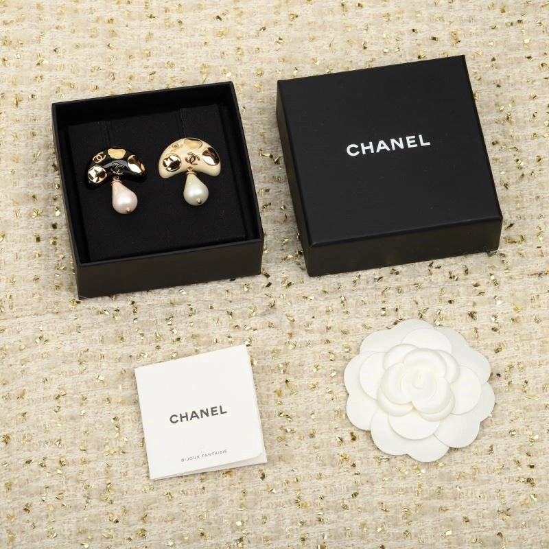 EyeCatching Chanel Brooches 221919